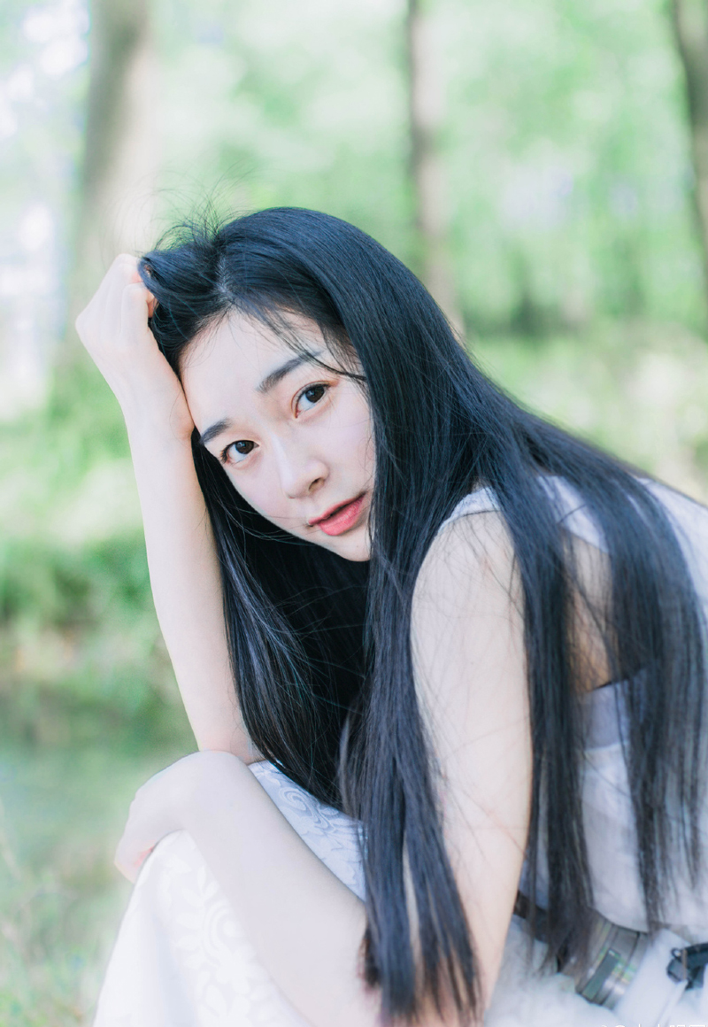 “守户之犬，自毁长城，这么说来周瑜是被孙权逼死的。”对于孙权，吕布并不是太看得起，虽然跟孙策比起来，他更像一个皇帝，但也是守城之主。